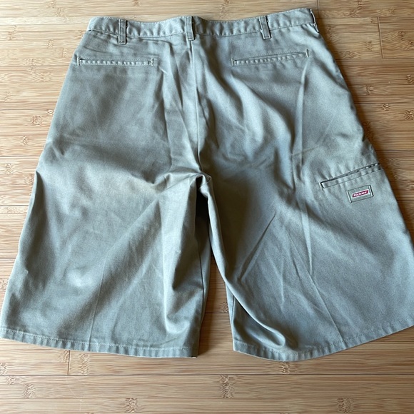 Dickies Relaxed Fit Multi-Use Pocket Work Shorts, Khaki - Picture 8 of 16